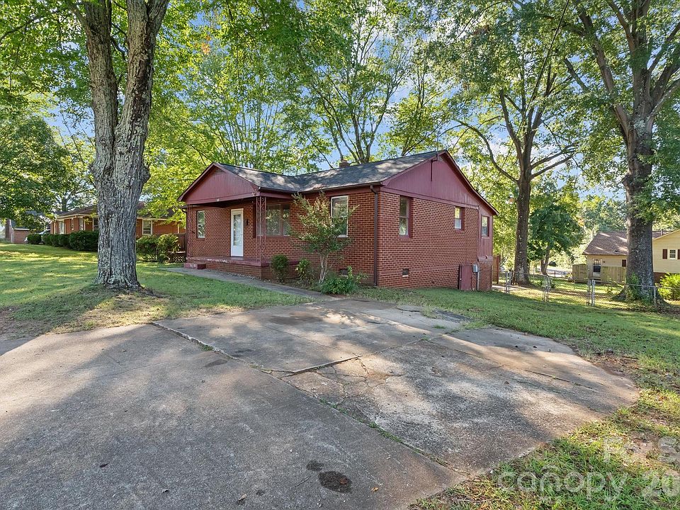 1st image of 322 Hartness Rd