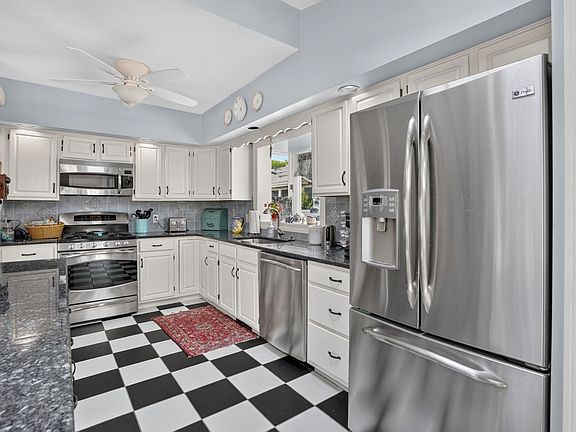 4th image of 14 Webster Ave