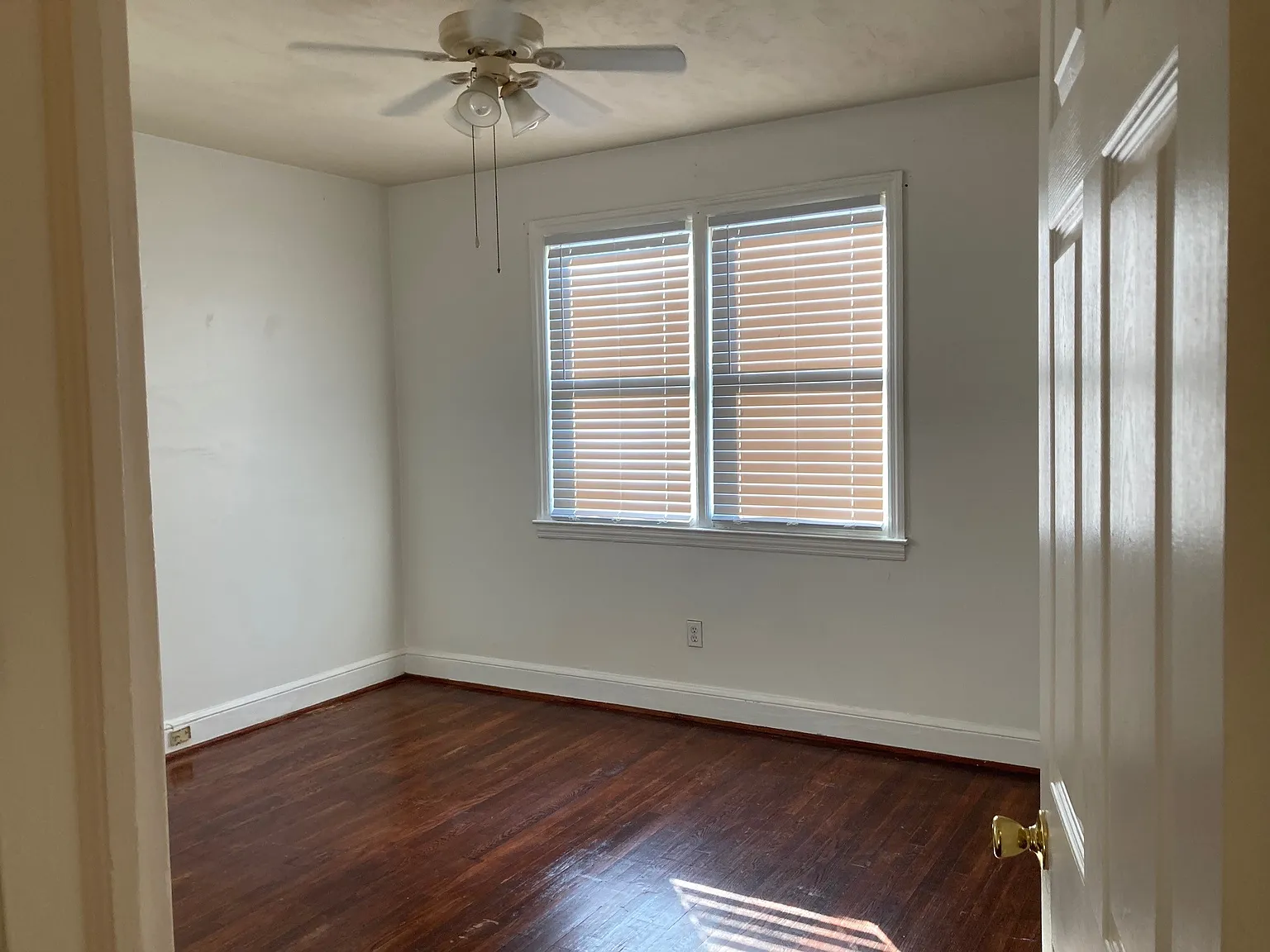 2 bed, 900 sqft, $1,300 — Photo 1