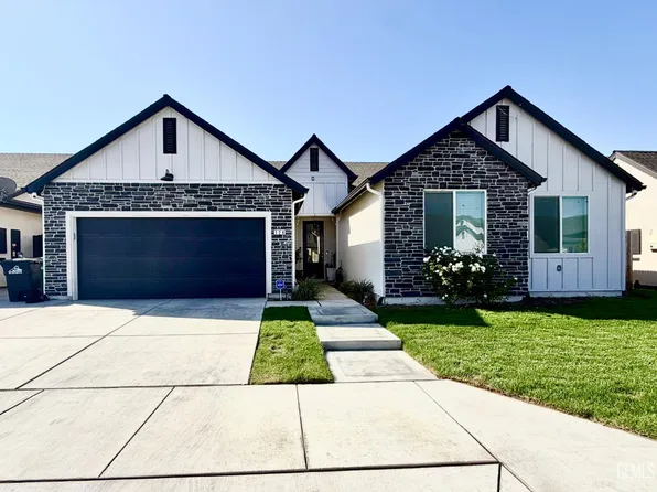 124 Swan Dr, Delano, CA 93215