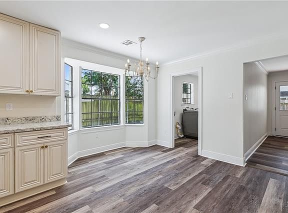 5th image of 4233 Bordeaux Dr