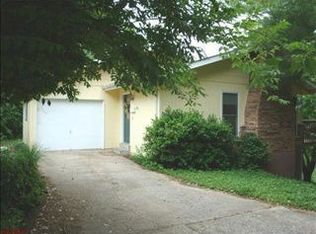 1011 Hillcrest Pl, Saint Charles, MO 63301
