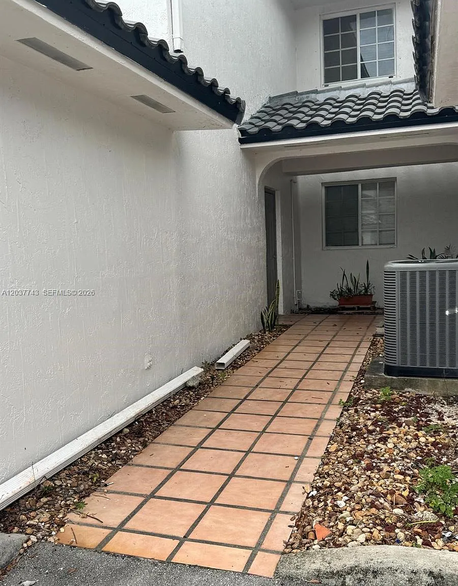Lilandia Estates Condo — Photo 2