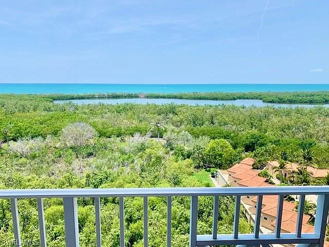 3 bed, 3.0 bath, 3275 sqft, $24,000 — Photo 2