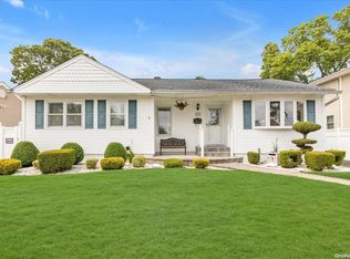 702 Carlyle Ave, Franklin Square, NY 11010