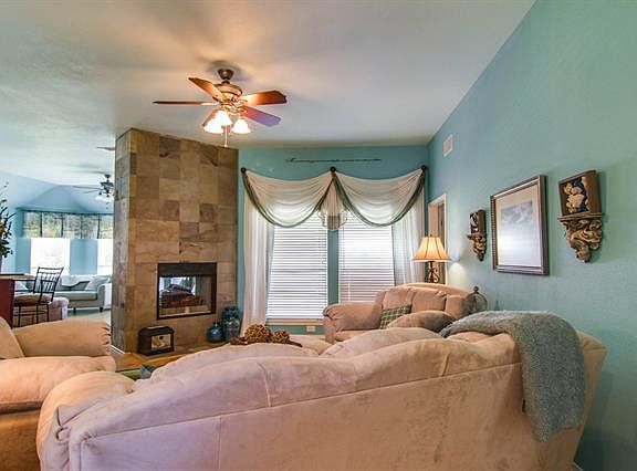 4th image of 717 Aqua Vista Dr
