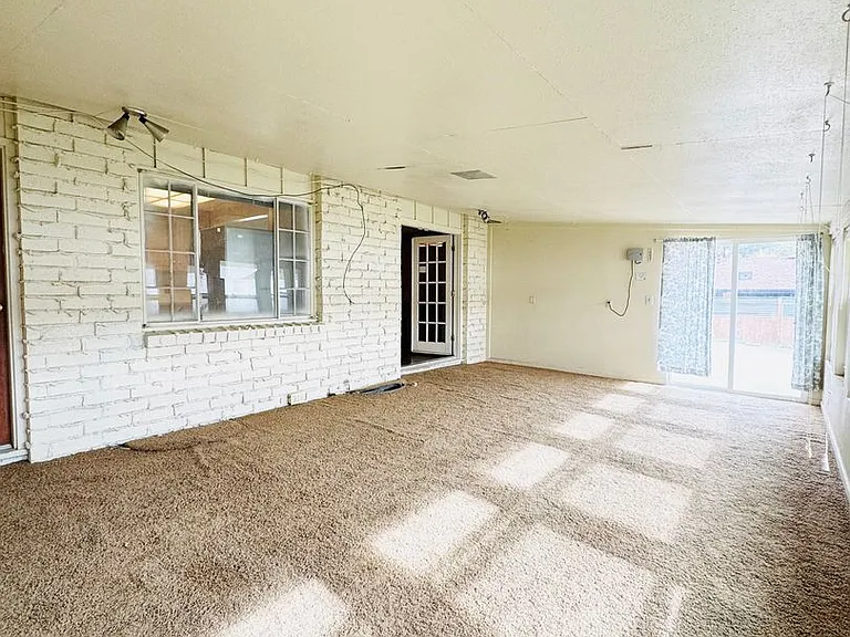 2118 Glenfair Dr — Photo 25
