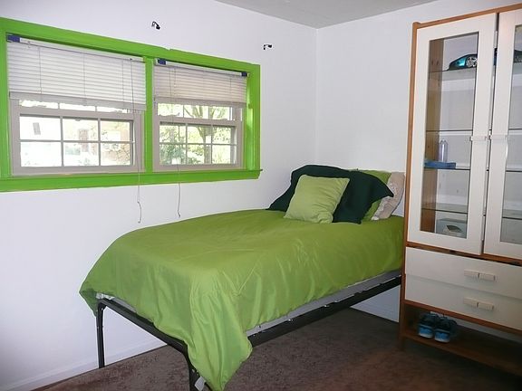 Basement guest room/study
