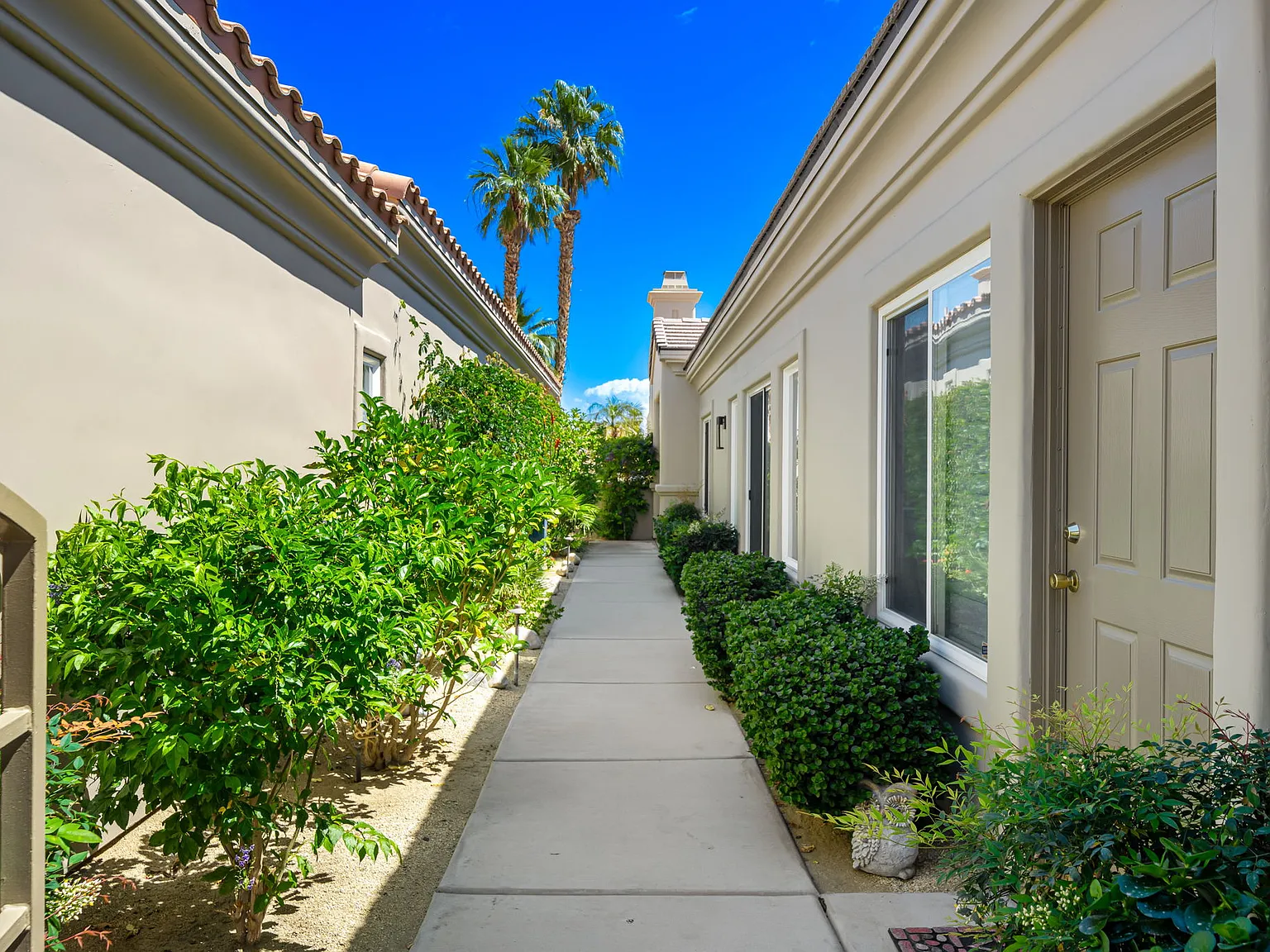 3 bed, 2000 sqft, $4,200 — Photo 4