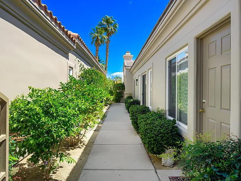 78328 Calle Las Ramblas — Photo 4