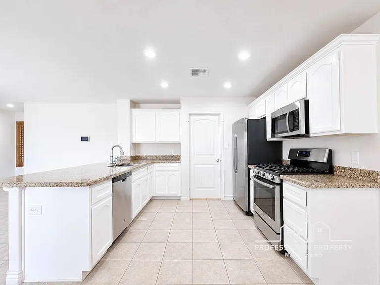 10219 E 34th Ln — Photo 7