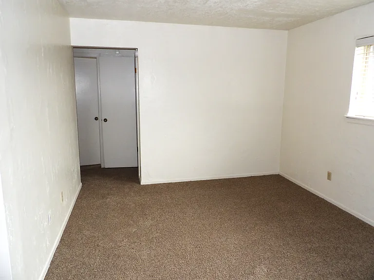 6403 NW Oak Ave #B-7 — Photo 7