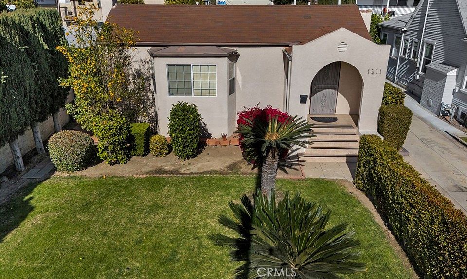 1st image of 1411 E Broadway