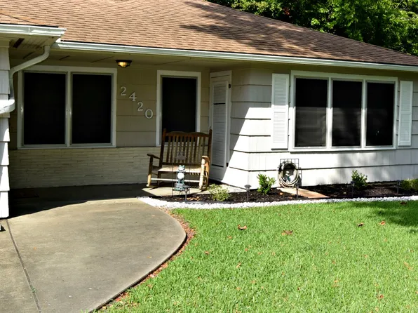 2420 Owens Ave, Groves, TX 77619