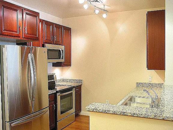 494 Graeme St #2 — Photo 8