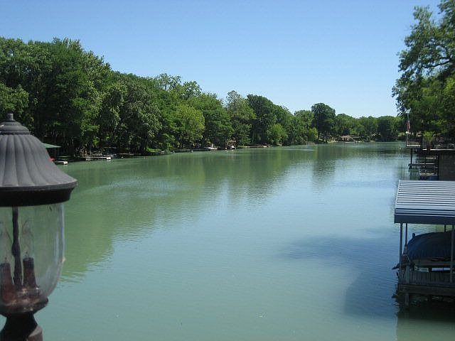 1st image of 520 Woodlake Dr