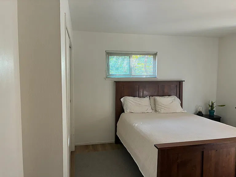 1636 Holly Ln — Photo 2