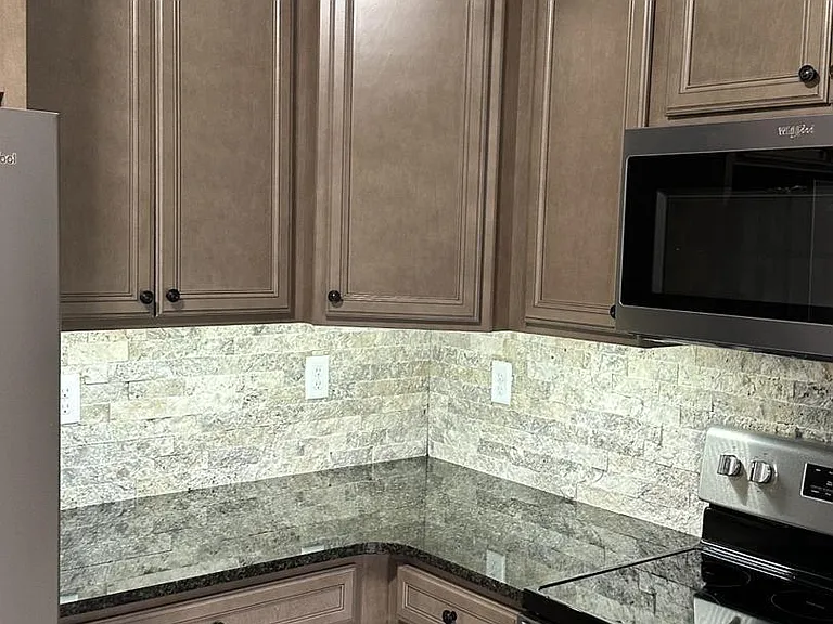 127 Delano Dr — Photo 2