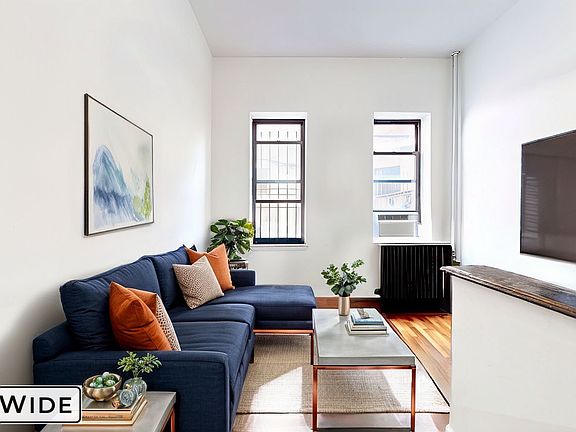 2nd image of 174 Thompson St APT 1RS