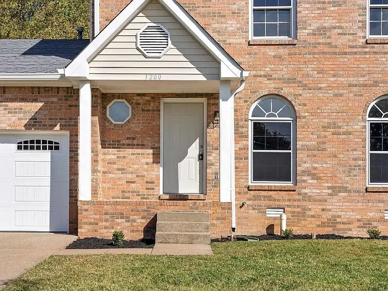 1200 Dandelion Ct — Photo 2