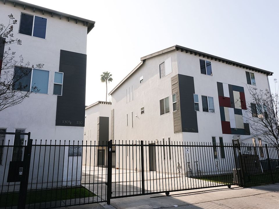 2nd image of 1130 W 36th Pl #1136