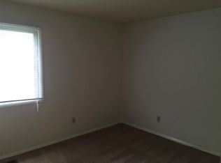 1326 S 14th St APT D1, Saint Charles, IL 60174