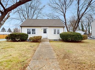 68 Reservoir Rd, Waltham, MA 02453