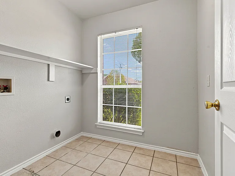 1033 Suffolk Ln — Photo 20