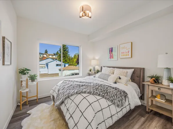 2152 N 185th St, Seattle, WA