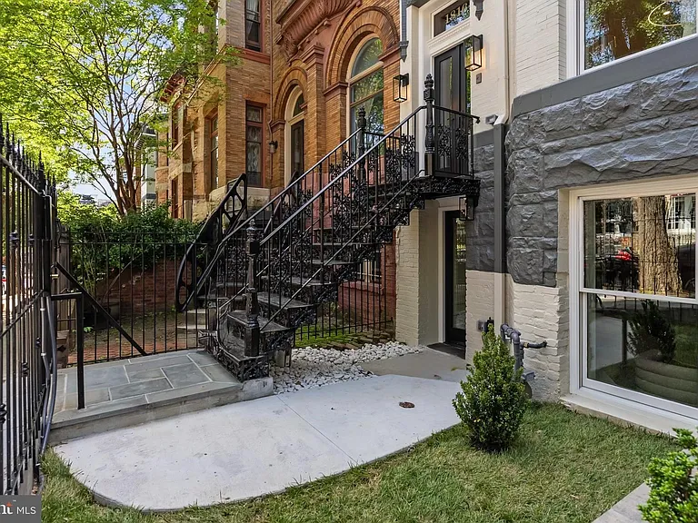 1816 Belmont Rd NW — Photo 2