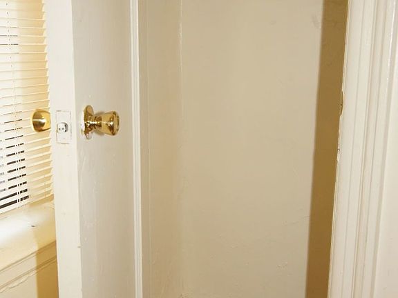 4th image of 3525 Bainbridge Ave APT 4D
