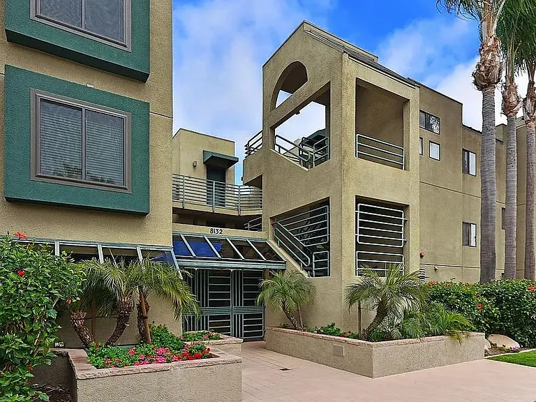 8132 Camino Del Sol #F — Photo 4