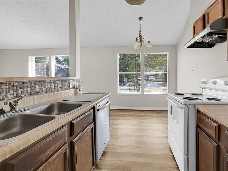 22115 Diane Dr — Photo 8
