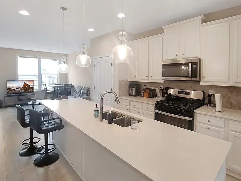 8807 Merriweather Ln — Photo 3