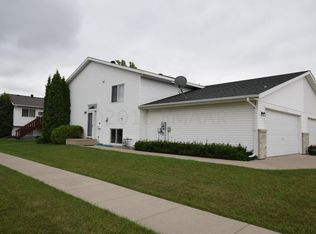 2702 33 1/2 Ave S, Fargo, ND 58104