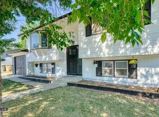 102 Overland Trl, Gillette, WY 82716