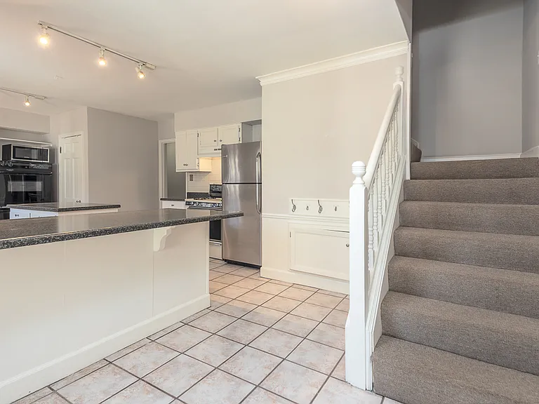 500 Colonial Rd — Photo 8
