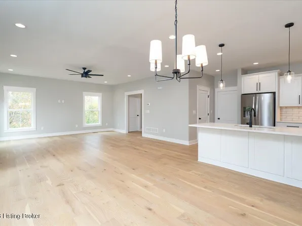 2206 Northgate Dr, La Grange, KY 40031
