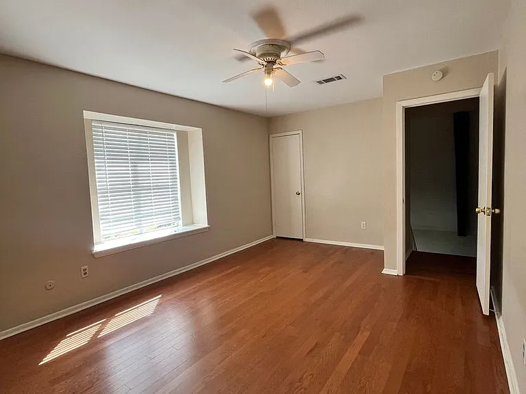 5117 Royalton Dr — Photo 3