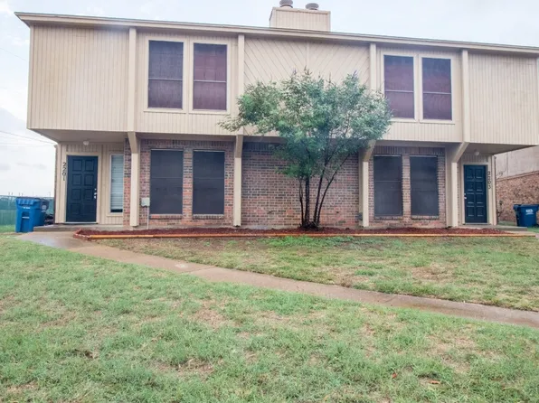 2201 Chase Ct, Dalworthington Gardens, TX 76013