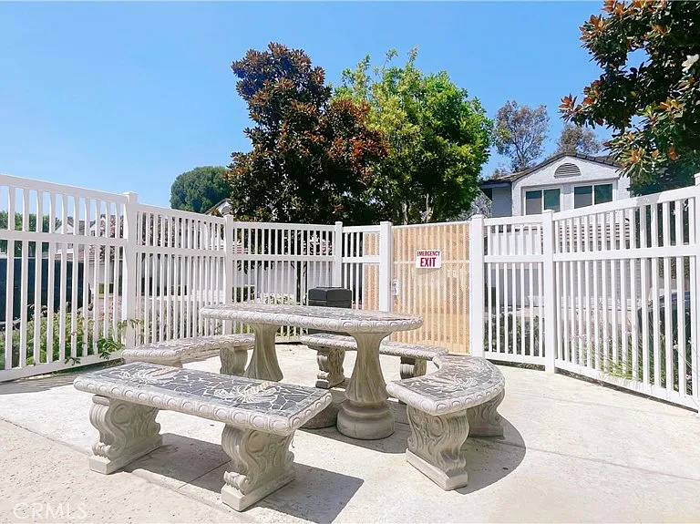 2470 Saratoga Ln — Photo 28