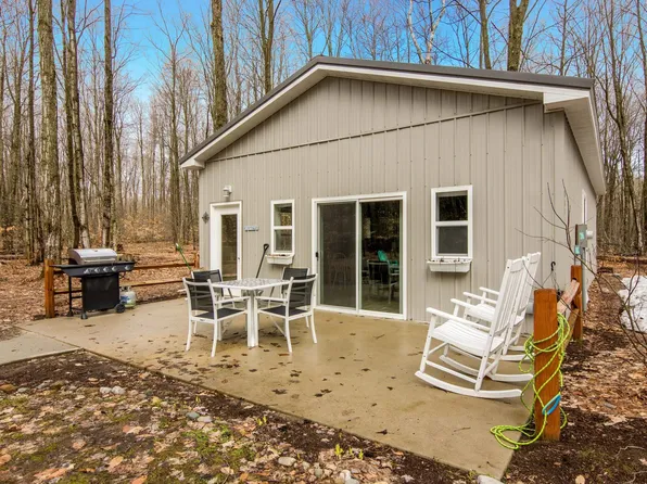 8660 Wilderness Trl, Traverse City, MI 49684