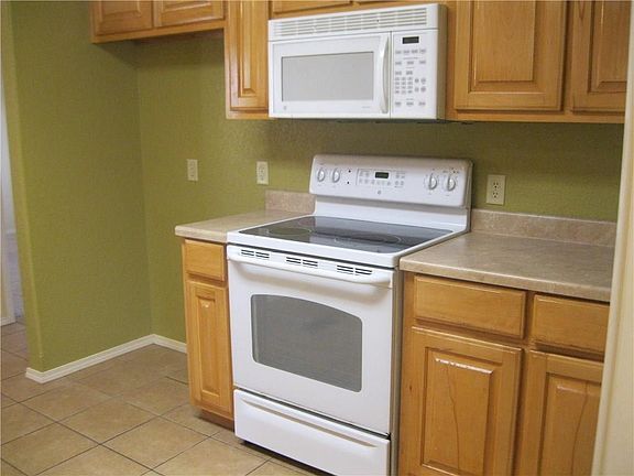 4th image of 18 Harrington Ln