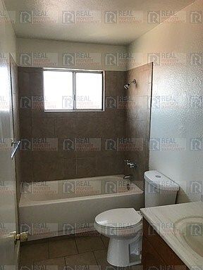 4th image of 266 Northwoods Ave