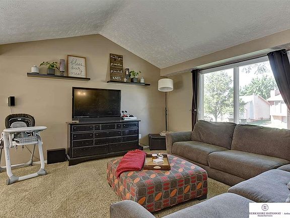 4th image of 6123 N 109th St