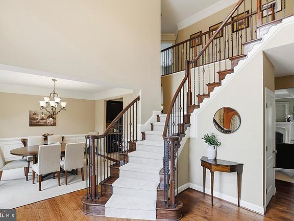 5th image of 310 Lyon Ct