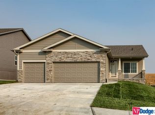 17522 Potter St, Bennington, NE 68007