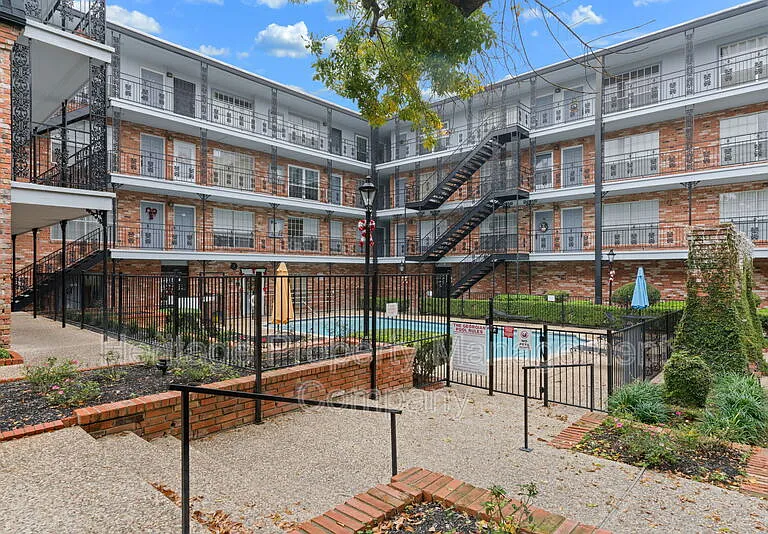 8401 N New Braunfels Ave #1-240 — Photo 3