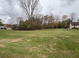 570 Maplewood Ln, Wixom, MI 48393