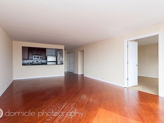 3rd image of 523 W Hawthorne Pl #2106